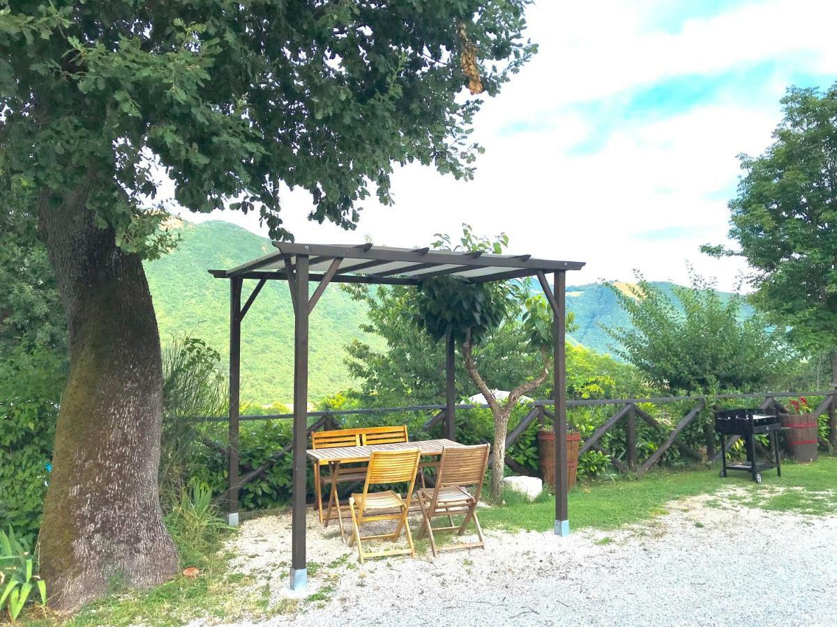 Casetta In Pietra Acqualagna Buitenkant foto